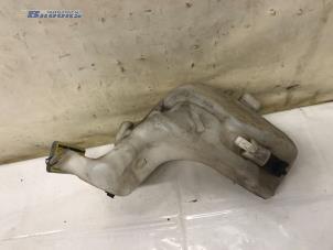 Gebruikte Ruitensproeiertank voor Peugeot 307 CC (3B) 2.0 16V Prijs € 25,00 Margeregeling aangeboden door Autobedrijf Brooks