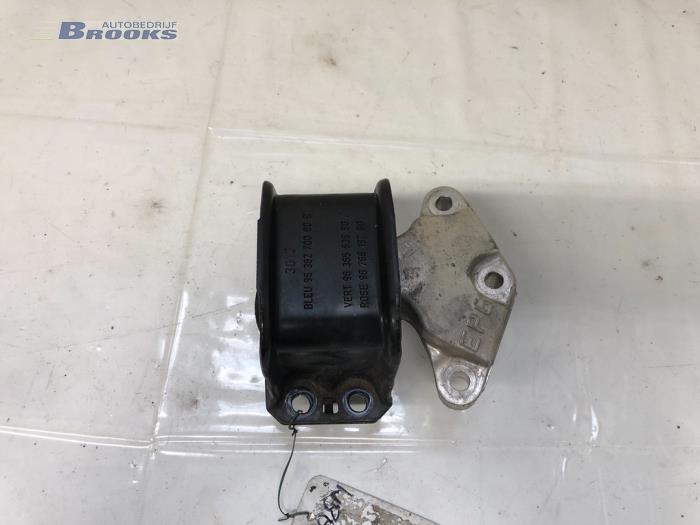 Gebruikte Motorsteun Citroen C4 Berline (NC) 1.6 16V VTi Prijs € 15,00 Margeregeling aangeboden door Autobedrijf Brooks