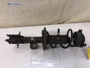 Gebruikte Mac Phersonpoot links-voor Nissan Juke (F15) 1.6 16V Prijs € 70,00 Margeregeling aangeboden door Autobedrijf Brooks