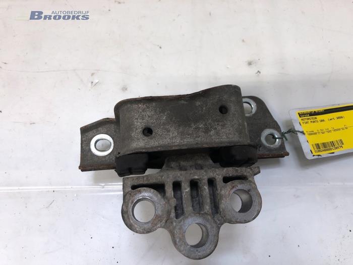 Gebruikte Motorrubber Fiat Grande Punto (199) 1.2 Prijs € 25,00 Margeregeling aangeboden door Autobedrijf Brooks
