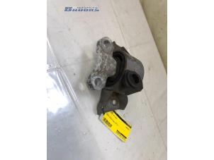 Gebruikte Motorsteun Opel Corsa D 1.4 16V Twinport Prijs € 10,00 Margeregeling aangeboden door Autobedrijf Brooks