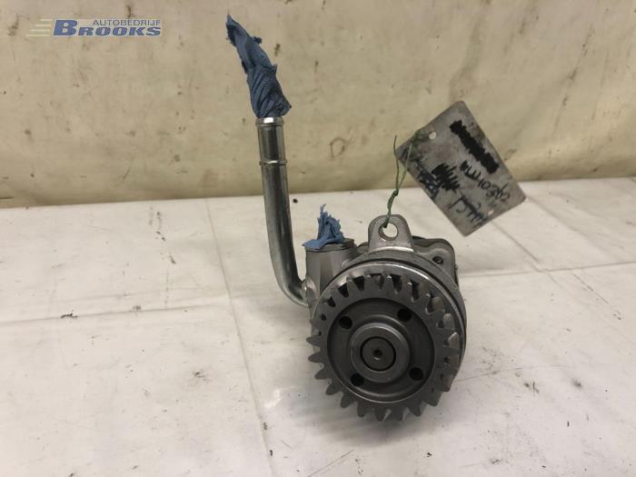 Gebruikte Pomp Servo Volkswagen Transporter T5 2.5 TDi Prijs € 60,00 Margeregeling aangeboden door Autobedrijf Brooks