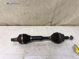 Gebruikte Aandrijfas links-voor Volvo XC60 I (DZ) 2.4 D5 20V AWD Geartronic Prijs € 145,00 Margeregeling aangeboden door Autobedrijf Brooks