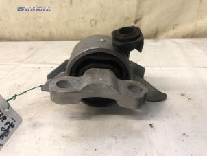 Gebruikte Motorsteun Opel Adam 1.4 16V Prijs € 10,00 Margeregeling aangeboden door Autobedrijf Brooks