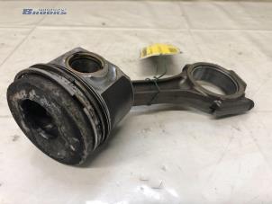 Gebruikte Zuiger Volkswagen Transporter T5 2.5 TDi Prijs € 75,00 Margeregeling aangeboden door Autobedrijf Brooks