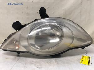 Gebruikte Rechter Koplamp Peugeot 107 1.0 12V Prijs € 20,00 Margeregeling aangeboden door Autobedrijf Brooks