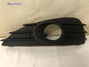 Nieuwe Bumper Rooster Opel Astra H (L48) 1.4 16V Twinport Prijs € 18,15 Inclusief btw aangeboden door Autobedrijf Brooks