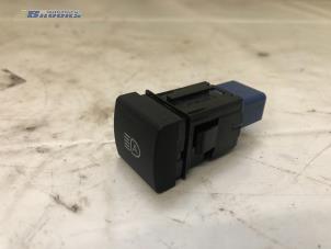Gebruikte Licht Schakelaar Toyota RAV4 (A5) 2.5 Hybrid 16V AWD Prijs € 35,00 Margeregeling aangeboden door Autobedrijf Brooks