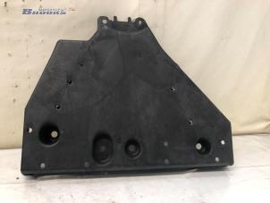 Gebruikte Bodem beschermplaat Toyota RAV4 (A5) 2.5 Hybrid 16V AWD Prijs € 100,00 Margeregeling aangeboden door Autobedrijf Brooks