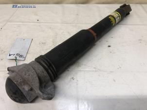 Gebruikte Schokdemper links-achter Toyota RAV4 (A5) 2.5 Hybrid 16V AWD Prijs € 40,00 Margeregeling aangeboden door Autobedrijf Brooks