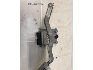 Gebruikte Brandstofpomp module Toyota RAV4 (A5) 2.5 Hybrid 16V AWD Prijs € 65,00 Margeregeling aangeboden door Autobedrijf Brooks