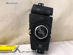 Gebruikte Schakelaar boordcomputer Toyota RAV4 (A5) 2.5 Hybrid 16V AWD Prijs € 175,00 Margeregeling aangeboden door Autobedrijf Brooks