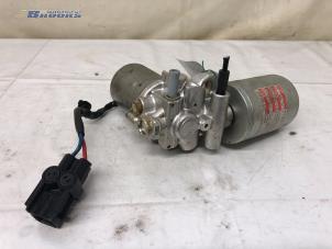 Gebruikte Rembol Toyota RAV4 (A5) 2.5 Hybrid 16V AWD Prijs € 1.500,00 Margeregeling aangeboden door Autobedrijf Brooks