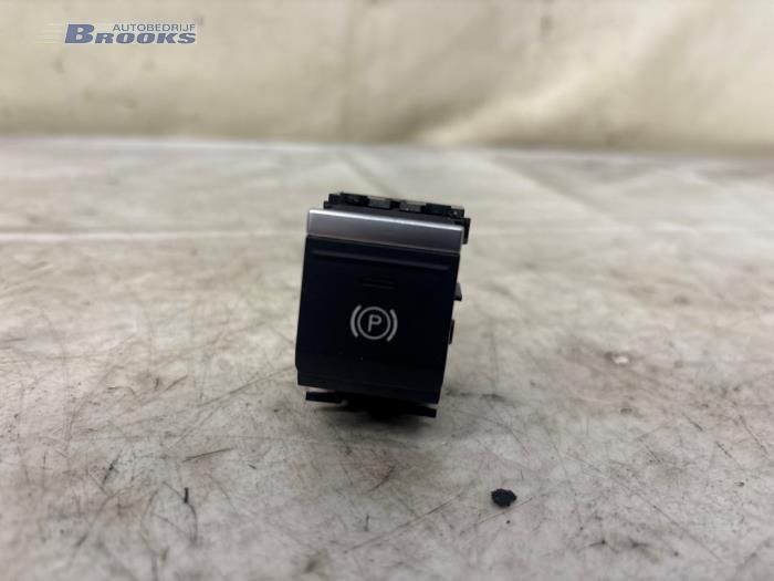 Gebruikte Handrem schakelaar Audi RS 3 Sportback (8YA) 2.5 TFSI 20V Quattro Prijs € 20,00 Margeregeling aangeboden door Autobedrijf Brooks