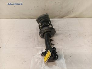 Gebruikte Mac Phersonpoot rechts-voor Mercedes B (W246) 1.5 B-180 CDI,d 16V Prijs € 125,00 Margeregeling aangeboden door Autobedrijf Brooks