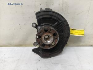 Gebruikte Fusee links-voor Mercedes B (W246) 1.5 B-180 CDI,d 16V Prijs € 100,00 Margeregeling aangeboden door Autobedrijf Brooks