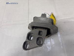 Gebruikte Versnellingsbak Steun Mercedes B (W246) 1.5 B-180 CDI,d 16V Prijs € 15,00 Margeregeling aangeboden door Autobedrijf Brooks