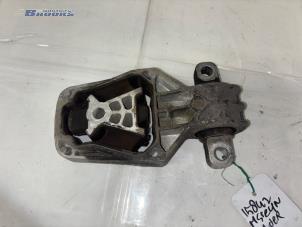 Gebruikte Versnellingsbak Steun Mercedes B (W246) 1.5 B-180 CDI,d 16V Prijs € 15,00 Margeregeling aangeboden door Autobedrijf Brooks