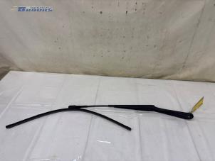 Gebruikte Ruitenwisserarm voor Mercedes B (W246) 1.5 B-180 CDI,d 16V Prijs € 15,00 Margeregeling aangeboden door Autobedrijf Brooks