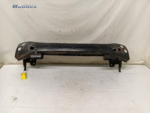 Gebruikte Bumperframe voor Volkswagen Transporter T5 2.5 TDi 4Motion Prijs € 30,00 Margeregeling aangeboden door Autobedrijf Brooks