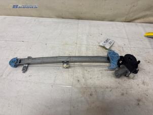 Gebruikte Ruitmechaniek 4Deurs rechts-voor Suzuki Swift (ZC/ZD) 1.2 Dual Jet 16V Prijs € 100,00 Margeregeling aangeboden door Autobedrijf Brooks