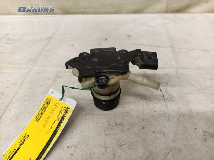 Gebruikte Pomp adblue Volkswagen Crafter (SY) 2.0 TDI Prijs € 75,00 Margeregeling aangeboden door Autobedrijf Brooks