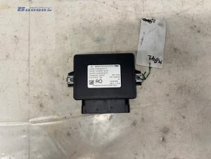 Gebruikte Handrem Module Mercedes B (W246) 1.5 B-180 CDI,d 16V Prijs € 20,00 Margeregeling aangeboden door Autobedrijf Brooks