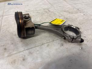 Gebruikte Zuiger Toyota RAV4 (A5) 2.5 Hybrid 16V AWD Prijs € 300,00 Margeregeling aangeboden door Autobedrijf Brooks