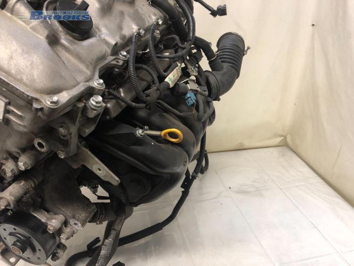 Motor van een Toyota Avensis Wagon (T27) 1.8 16V VVT-i 2015