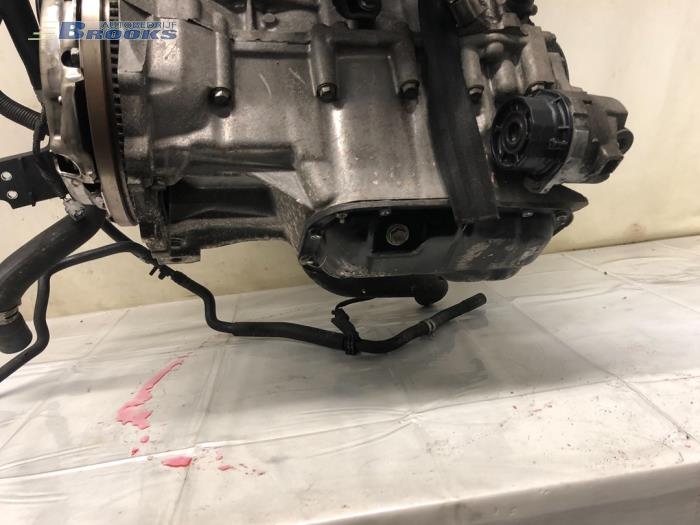 Motor van een Toyota Avensis Wagon (T27) 1.8 16V VVT-i 2015