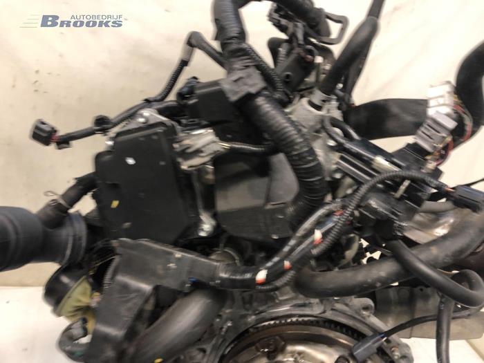Motor van een Toyota Avensis Wagon (T27) 1.8 16V VVT-i 2015