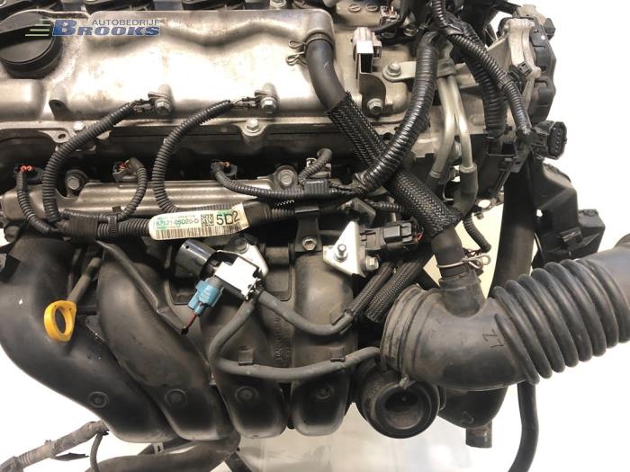 Motor van een Toyota Avensis Wagon (T27) 1.8 16V VVT-i 2015