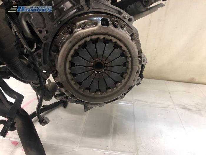 Motor van een Toyota Avensis Wagon (T27) 1.8 16V VVT-i 2015