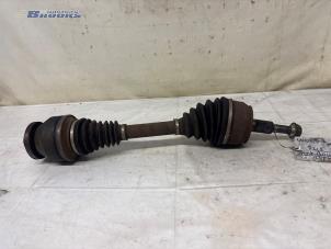 Gebruikte Aandrijfas links-voor Volkswagen Transporter T5 2.5 TDi 4Motion Prijs € 50,00 Margeregeling aangeboden door Autobedrijf Brooks