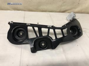 Gebruikte Bumpersteun links-achter Mercedes CLA (118.3) 1.3 CLA-200 Turbo 16V Prijs € 25,00 Margeregeling aangeboden door Autobedrijf Brooks