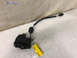 Gebruikte Deurslot Mechaniek 4Deurs rechts-achter Renault Clio IV (5R) 0.9 Energy TCE 90 12V Prijs € 20,00 Margeregeling aangeboden door Autobedrijf Brooks