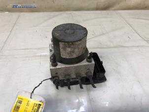 Gebruikte ABS Pomp Nissan NV 400 (M9J) 2.3 dCi 125 16V Prijs € 200,00 Margeregeling aangeboden door Autobedrijf Brooks