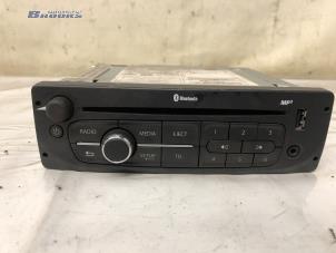 Gebruikte Radio Nissan NV 400 (M9J) 2.3 dCi 125 16V Prijs € 100,00 Margeregeling aangeboden door Autobedrijf Brooks