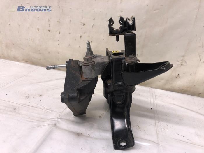 Motorsteun van een Toyota Avensis Wagon (T27) 1.8 16V VVT-i 2015