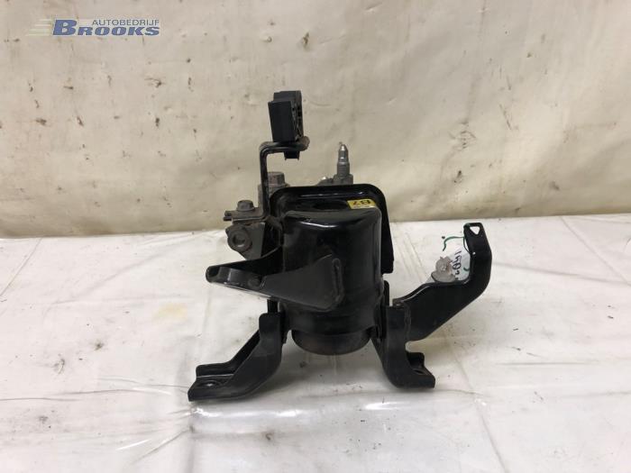 Motorsteun van een Toyota Avensis Wagon (T27) 1.8 16V VVT-i 2015