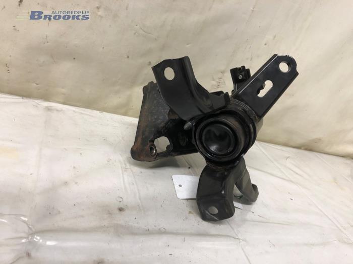 Motorsteun van een Toyota Avensis Wagon (T27) 1.8 16V VVT-i 2015