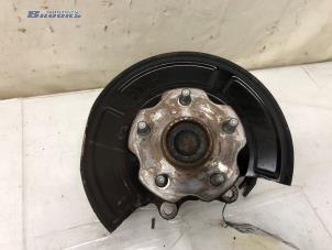 Gebruikte Fusee links-achter Toyota Avensis Wagon (T27) 1.8 16V VVT-i Prijs € 120,00 Margeregeling aangeboden door Autobedrijf Brooks