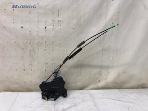Gebruikte Portierslot Mechaniek 4Deurs links-voor Toyota Avensis Wagon (T27) 1.8 16V VVT-i Prijs € 45,00 Margeregeling aangeboden door Autobedrijf Brooks