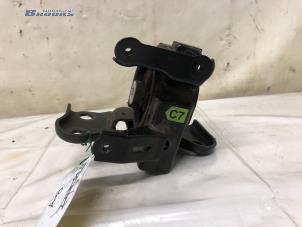 Gebruikte Versnellingsbak Steun Toyota Avensis Wagon (T27) 1.8 16V VVT-i Prijs € 50,00 Margeregeling aangeboden door Autobedrijf Brooks