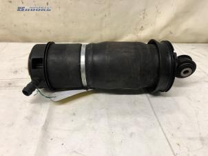 Gebruikte Luchtbalg Mercedes E (W211) 3.0 E-320 CDI 4-Matic V6 24V Prijs € 200,00 Margeregeling aangeboden door Autobedrijf Brooks