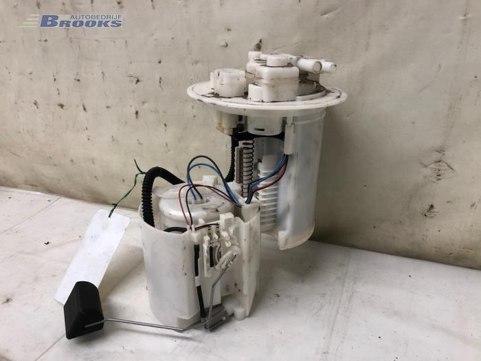 Gebruikte Tank element Pomp Toyota Avensis Wagon (T27) 1.8 16V VVT-i Prijs € 100,00 Margeregeling aangeboden door Autobedrijf Brooks