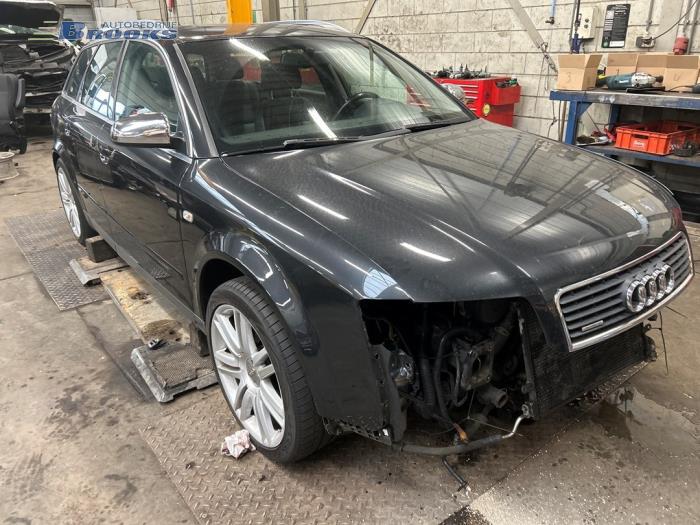 Gebruikte Dynamo Audi A4 Avant (B6) 3.0 V6 30V Quattro Prijs € 60,00 Margeregeling aangeboden door Autobedrijf Brooks
