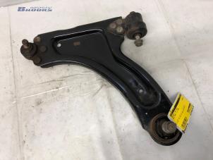Gebruikte Triangel links-voor Opel Combo Tour (Corsa C) 1.4 16V Twin Port Prijs € 25,00 Margeregeling aangeboden door Autobedrijf Brooks