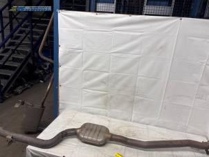 Gebruikte Uitlaat Middendemper Mercedes C (W205) C-180 1.6 16V Prijs € 150,00 Margeregeling aangeboden door Autobedrijf Brooks