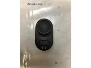 Gebruikte Spiegel Schakelaar Opel Combo Tour (Corsa C) 1.4 16V Twin Port Prijs € 10,00 Margeregeling aangeboden door Autobedrijf Brooks